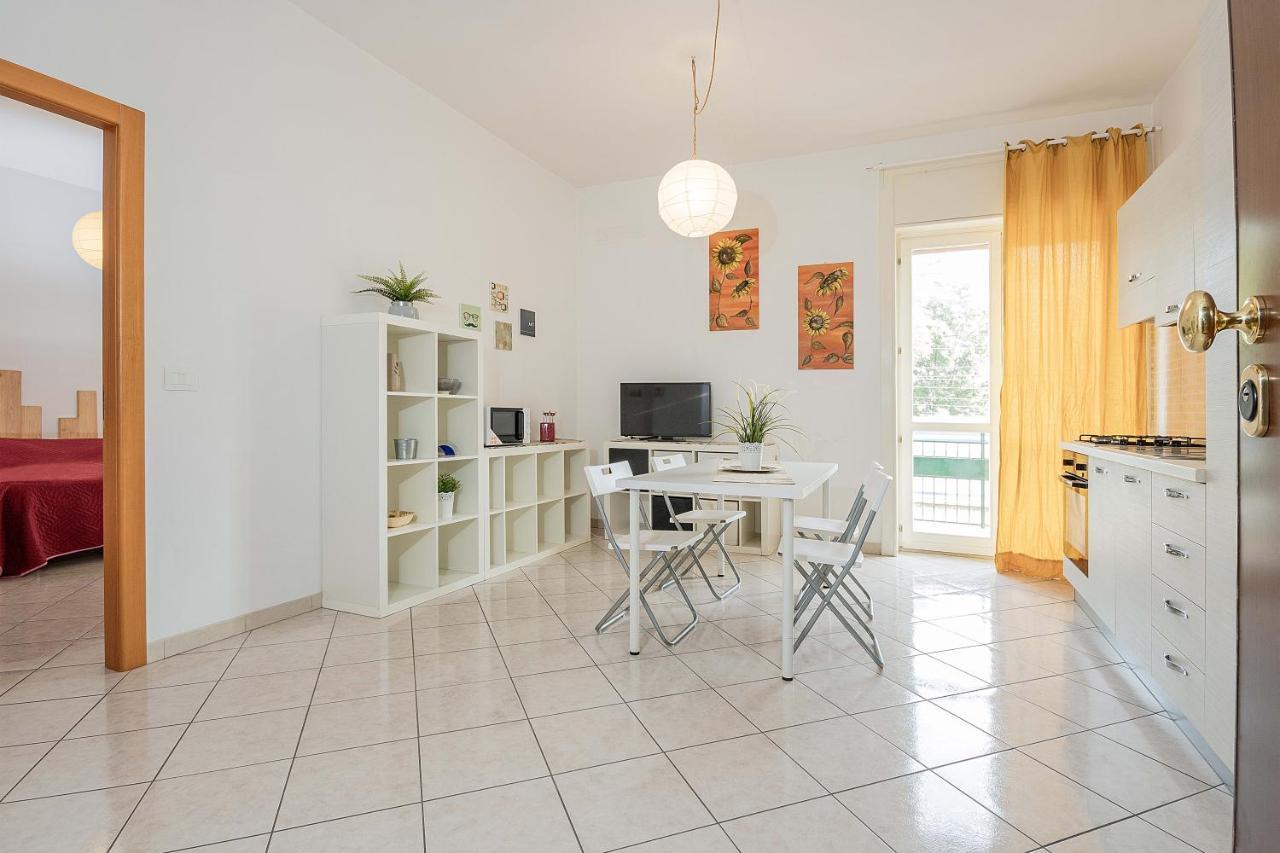 Green Apartment Bari Bagian luar foto